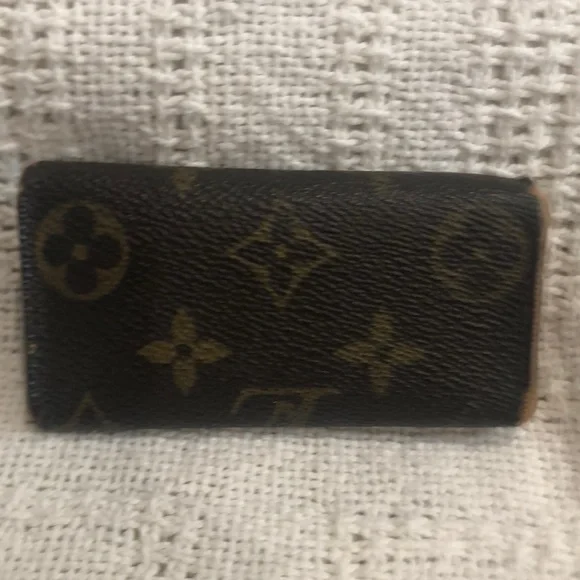 100 %- Authentic LOUIS VUITTON M69517 Monogram Multicle 4 Key case - Picture 3 of 12